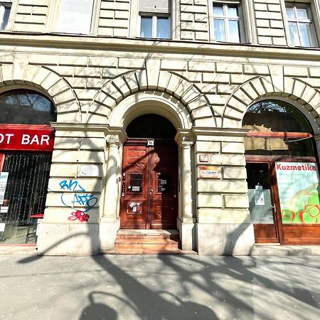Amazing Swedish 3 Rooms Apartment In The City Center Boedapest Buitenkant foto