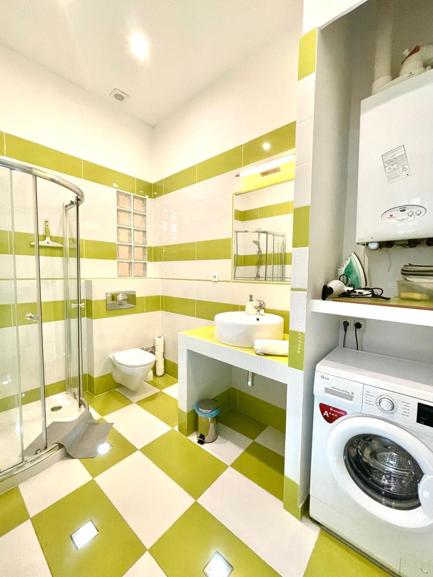 Amazing Swedish 3 Rooms Apartment In The City Center Boedapest Buitenkant foto