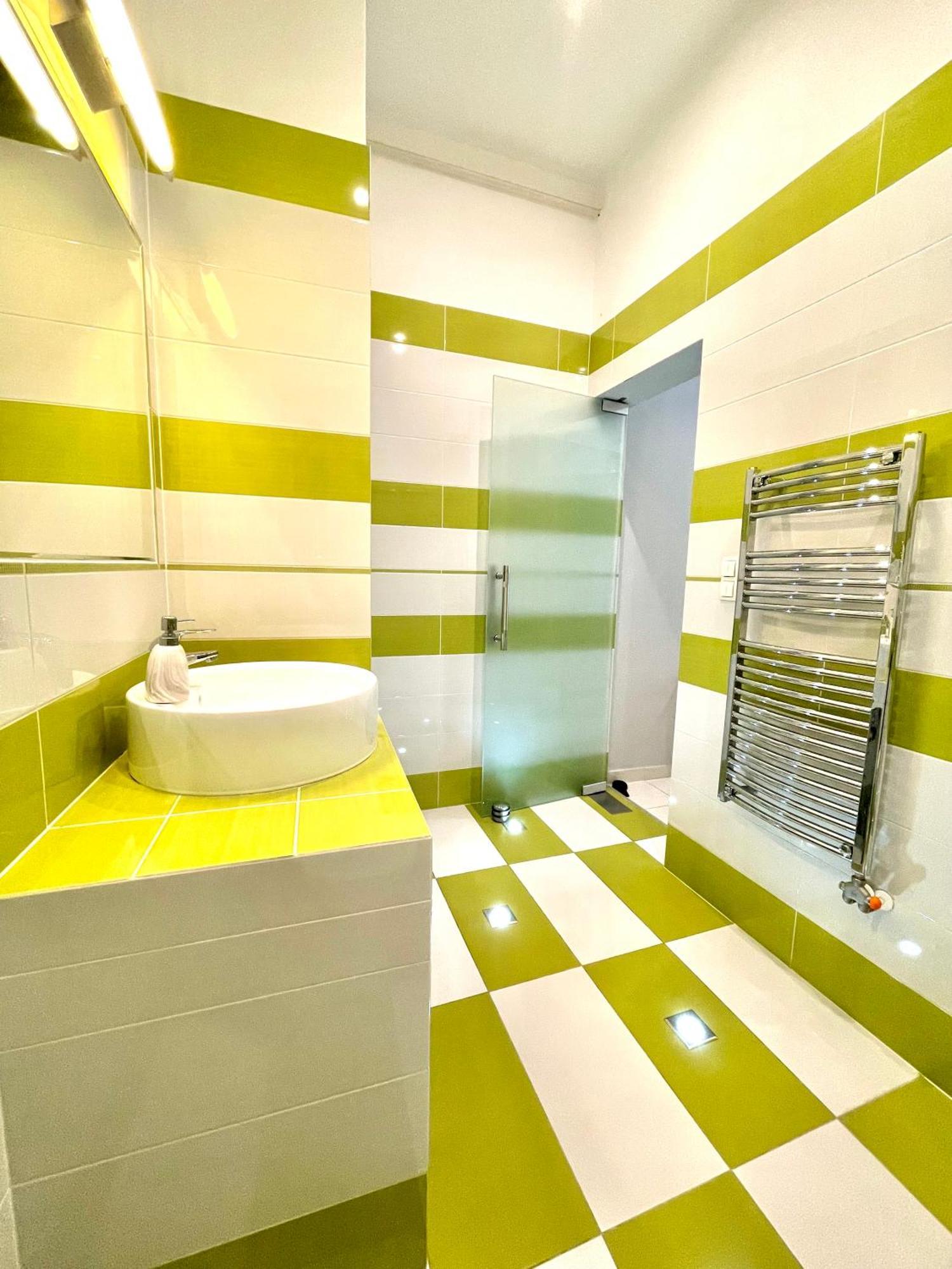 Amazing Swedish 3 Rooms Apartment In The City Center Boedapest Buitenkant foto