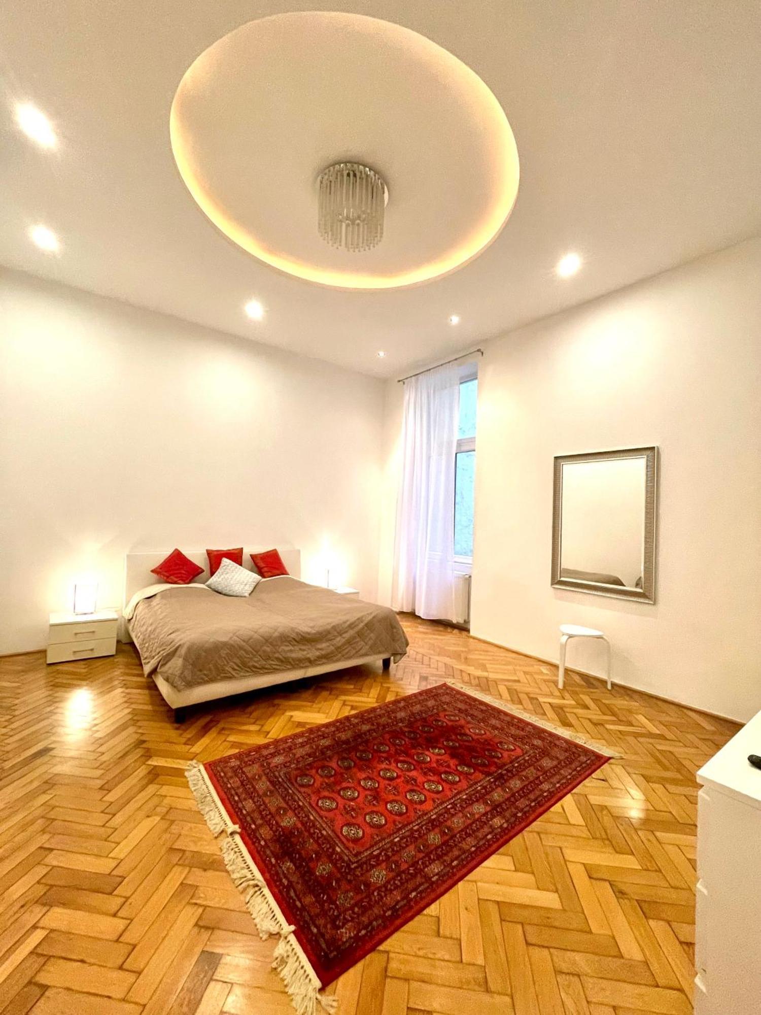 Amazing Swedish 3 Rooms Apartment In The City Center Boedapest Buitenkant foto