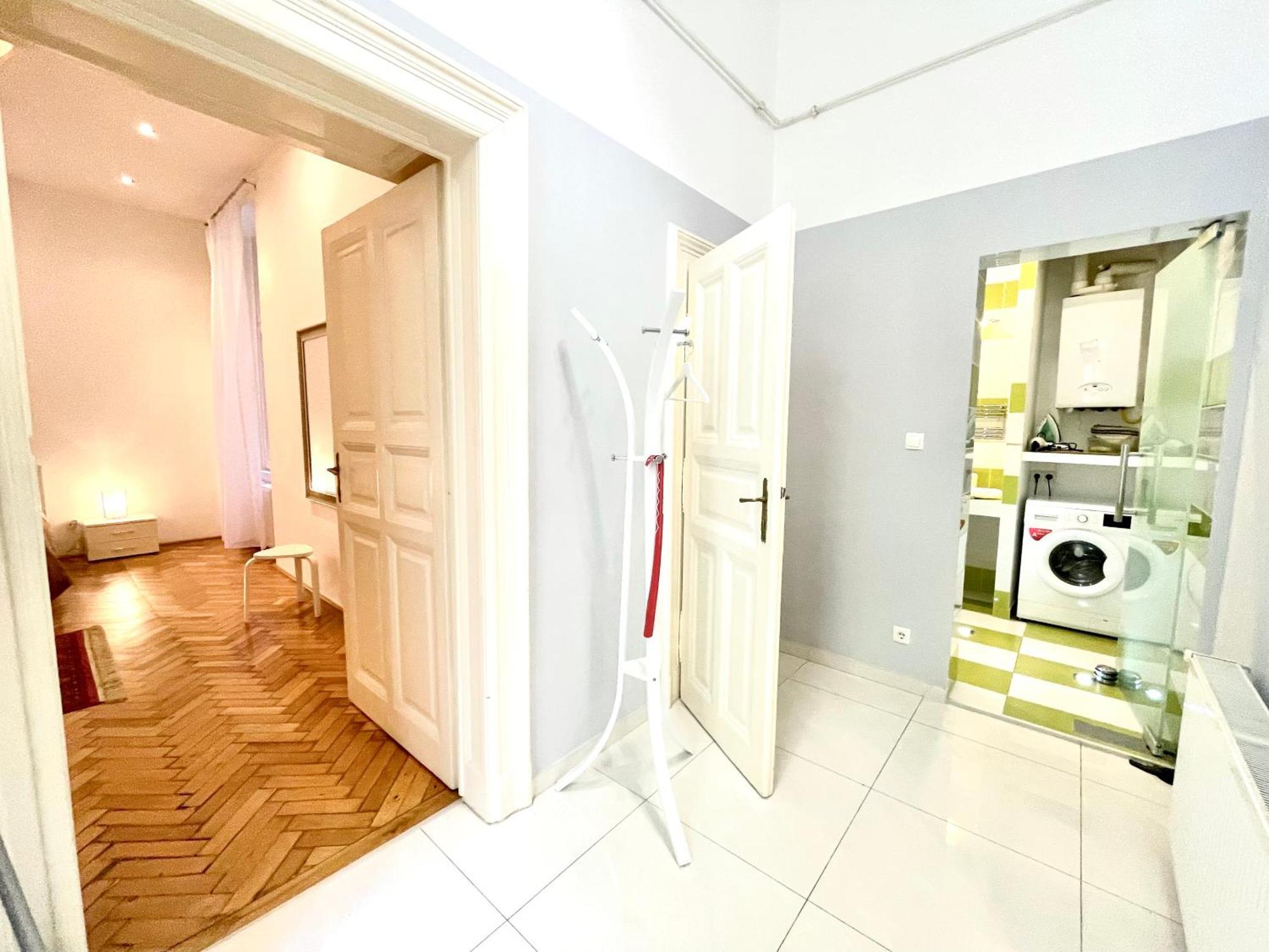 Amazing Swedish 3 Rooms Apartment In The City Center Boedapest Buitenkant foto