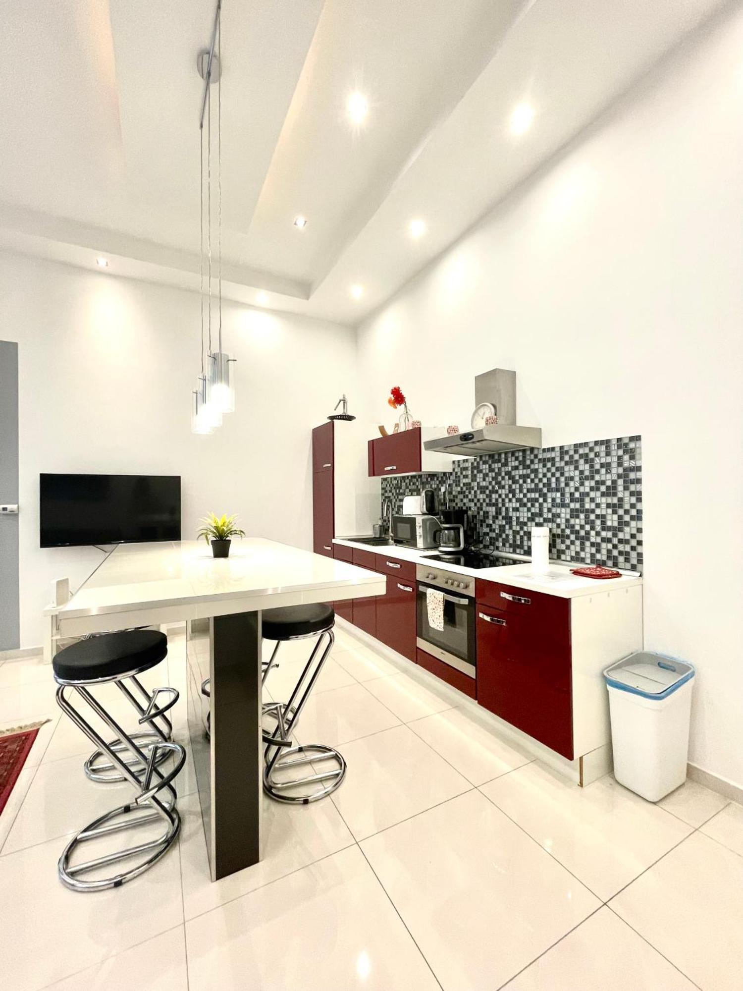 Amazing Swedish 3 Rooms Apartment In The City Center Boedapest Buitenkant foto