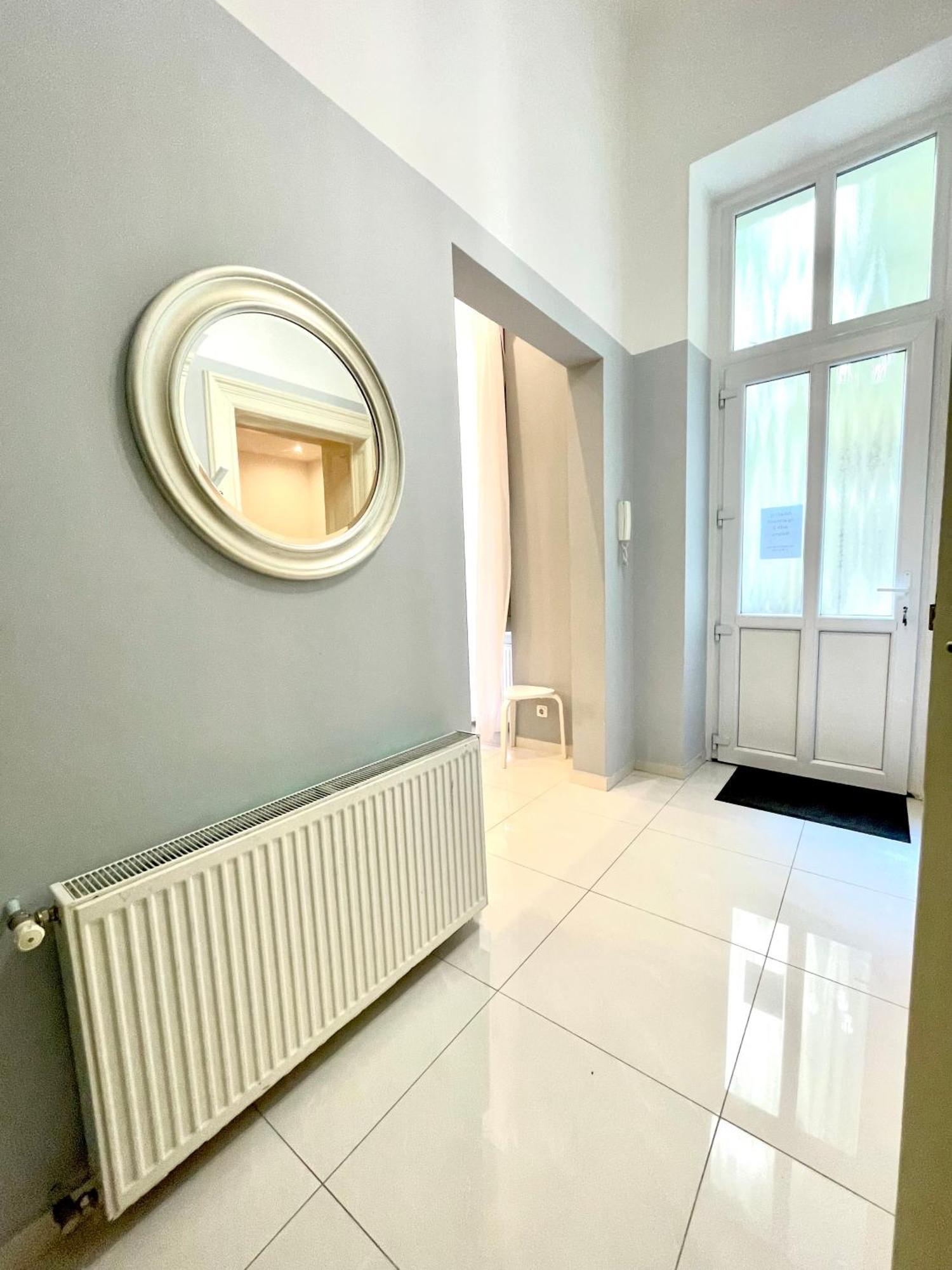 Amazing Swedish 3 Rooms Apartment In The City Center Boedapest Buitenkant foto