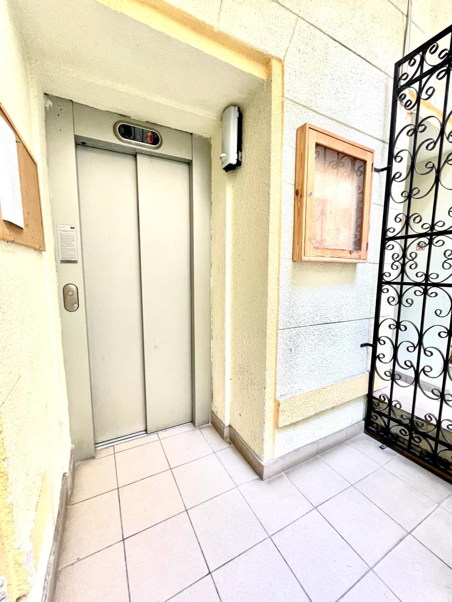 Amazing Swedish 3 Rooms Apartment In The City Center Boedapest Buitenkant foto