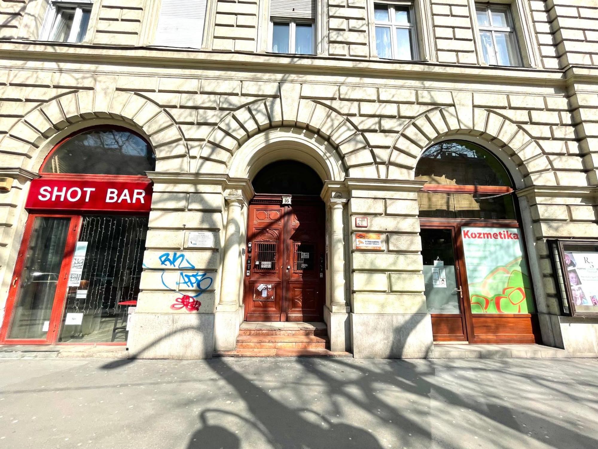Amazing Swedish 3 Rooms Apartment In The City Center Boedapest Buitenkant foto
