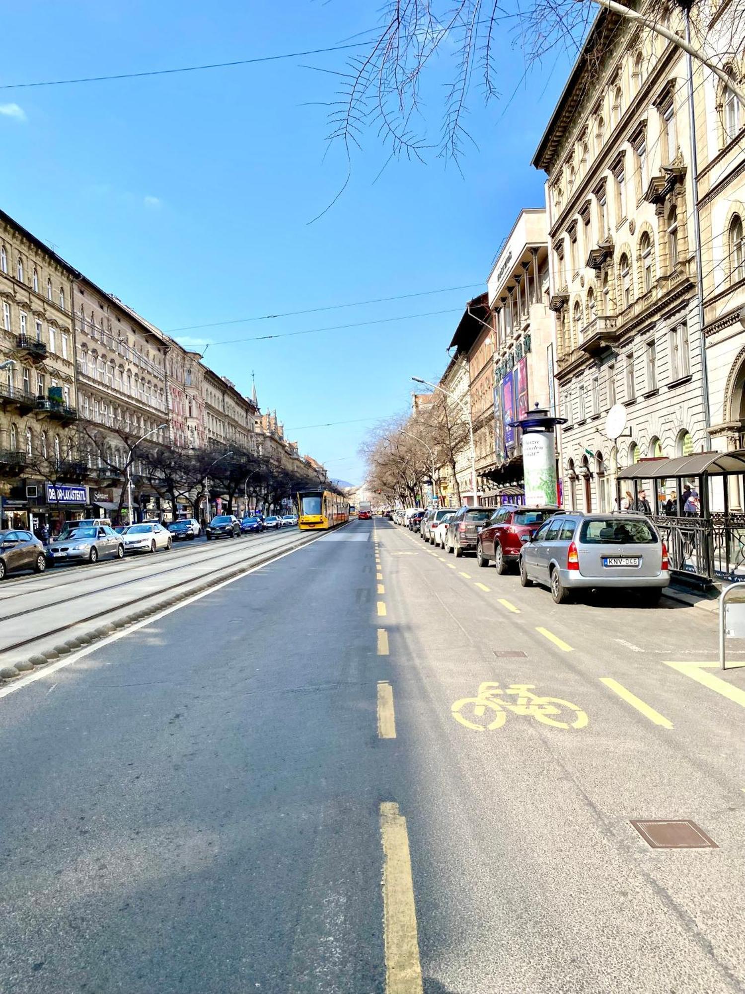 Amazing Swedish 3 Rooms Apartment In The City Center Boedapest Buitenkant foto