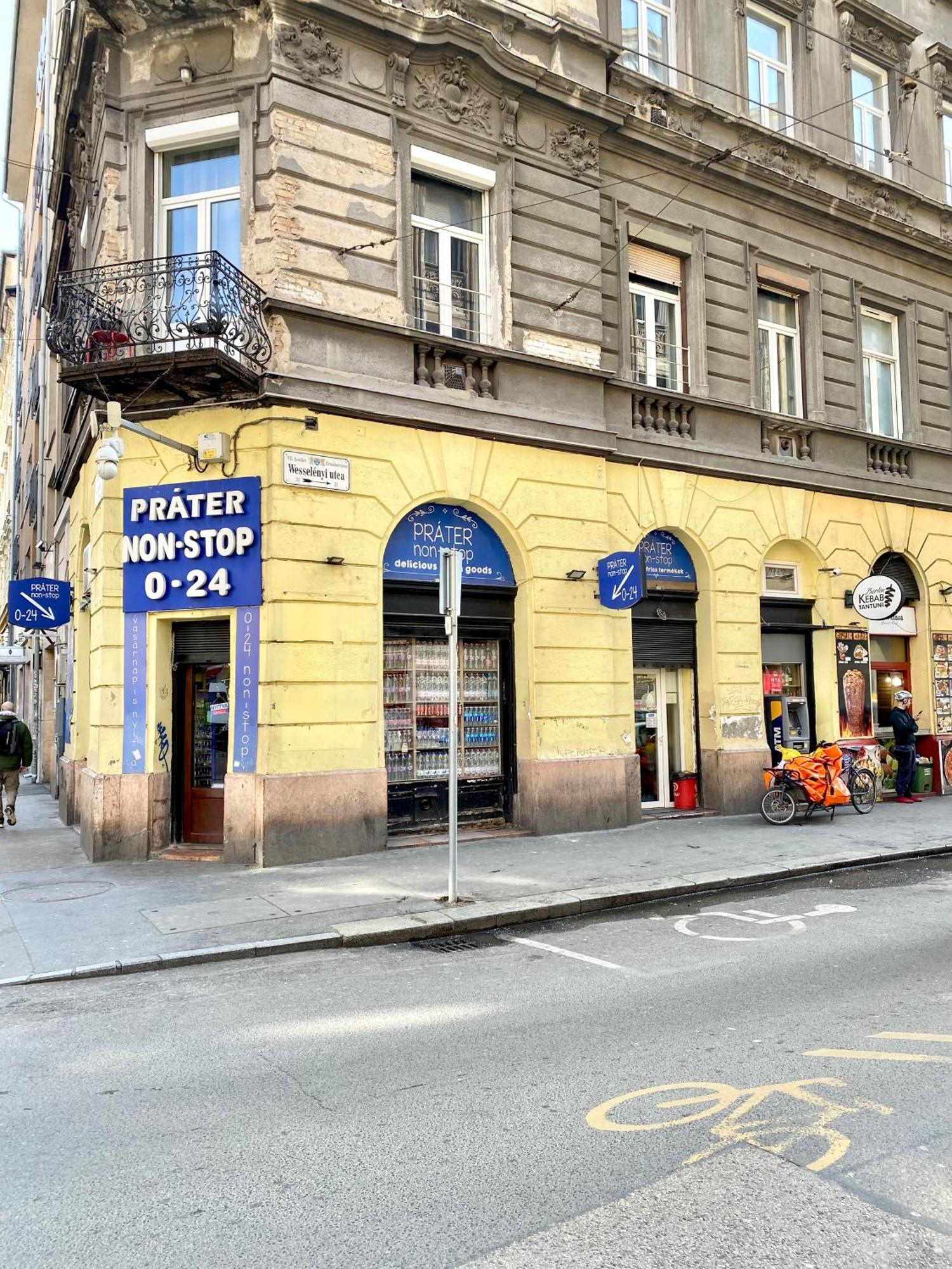 Amazing Swedish 3 Rooms Apartment In The City Center Boedapest Buitenkant foto
