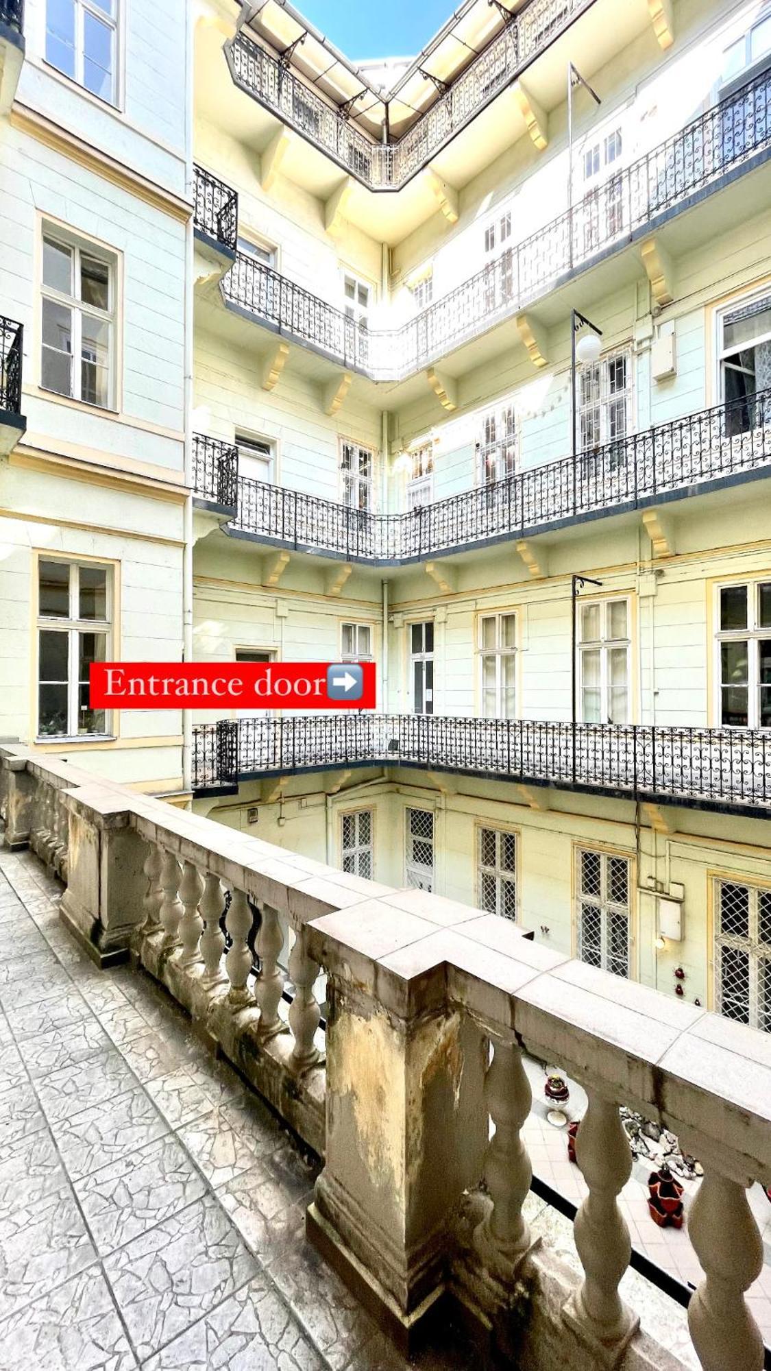 Amazing Swedish 3 Rooms Apartment In The City Center Boedapest Buitenkant foto